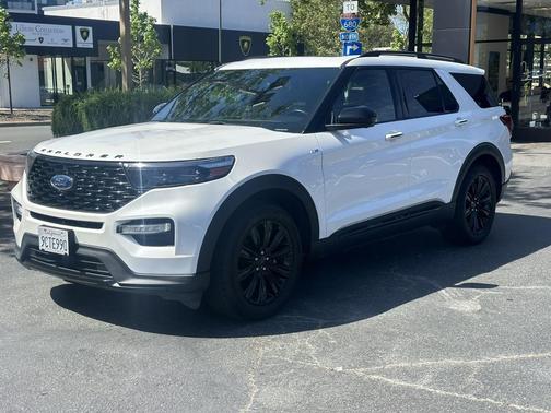 Star White Metallic Tri-Coat 2022 Ford Explorer ST-Line