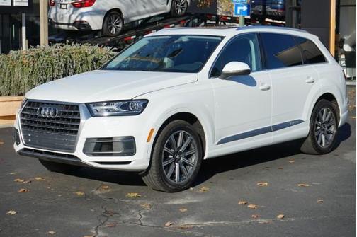 Photo 2 of 27 of 2017 Audi Q7 3.0T Premium