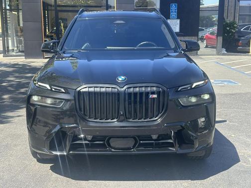 Black Sapphire Metallic 2023 BMW X7 M60i