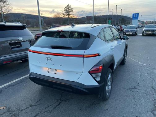 2026 Hyundai KONA SE