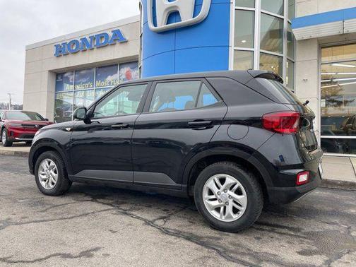 2022 Hyundai VENUE SE