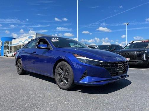 2022 Hyundai ELANTRA SEL