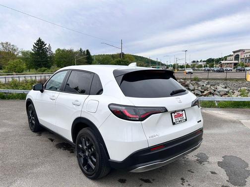 Platinum White Pearl 2024 Honda HR-V Sport