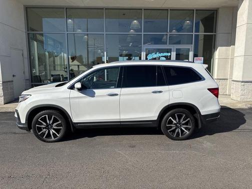 2022 Honda Pilot Touring 8-Passenger