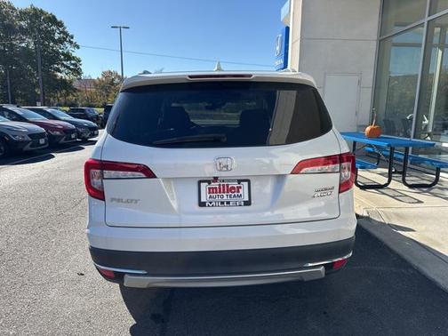2022 Honda Pilot Touring 8-Passenger