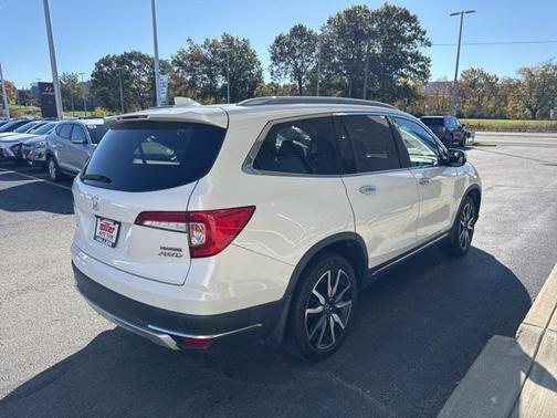 2022 Honda Pilot Touring 8-Passenger