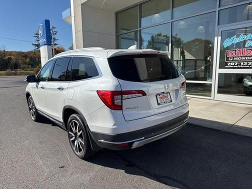 2022 Honda Pilot Touring 8-Passenger