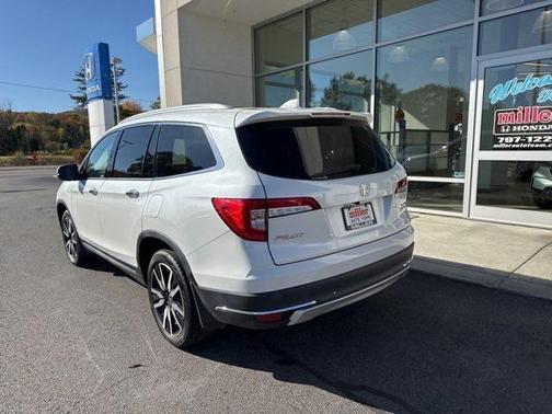 2022 Honda Pilot Touring 8-Passenger
