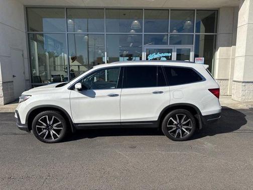 2022 Honda Pilot Touring 8-Passenger