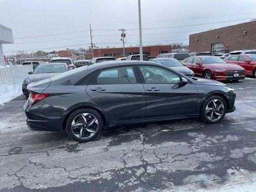 2023 Hyundai ELANTRA SEL