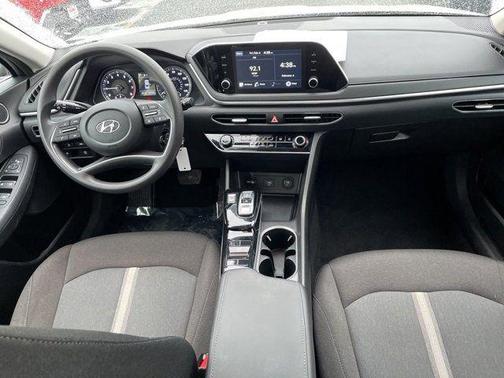 2022 Hyundai SONATA SE