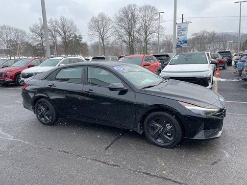 2023 Hyundai ELANTRA SEL