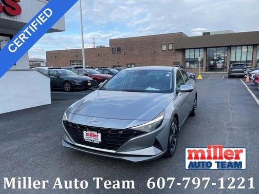 Shimmering Silver Pearl 2023 Hyundai ELANTRA SEL