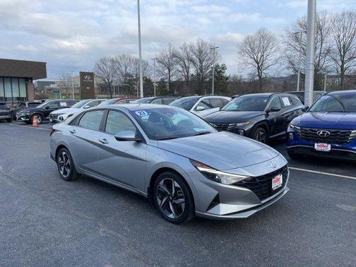 Shimmering Silver Pearl 2023 Hyundai ELANTRA SEL