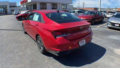 2022 Hyundai ELANTRA SEL