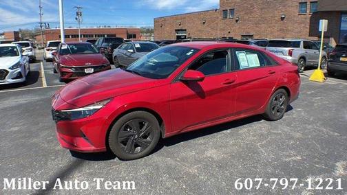 2022 Hyundai ELANTRA SEL
