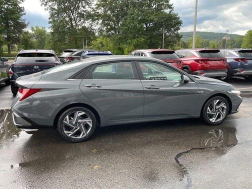 2025 Hyundai ELANTRA SEL