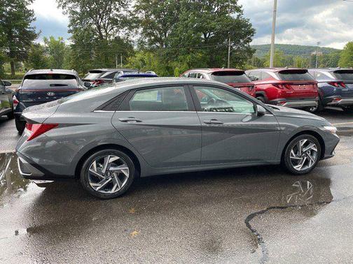 2025 Hyundai ELANTRA SEL