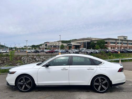 Platinum White Pearl 2023 Honda Accord Hybrid Sport