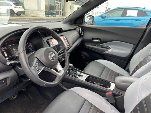 2022 Nissan Kicks SR
