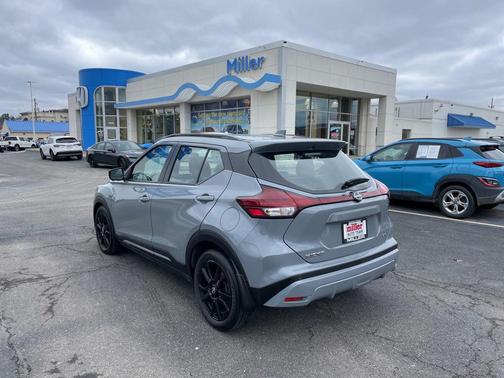2022 Nissan Kicks SR