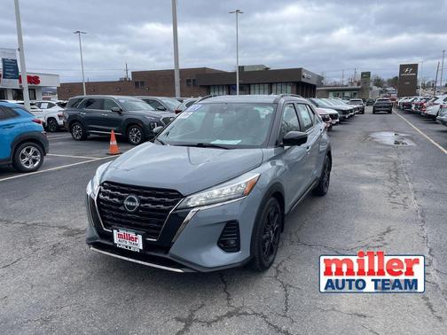 2022 Nissan Kicks SR