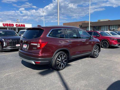 Deep Scarlet Pearl 2022 Honda Pilot Touring 8-Passenger