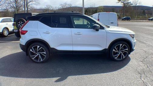 2021 Volvo XC40 T5 R-Design