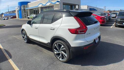 2021 Volvo XC40 T5 R-Design