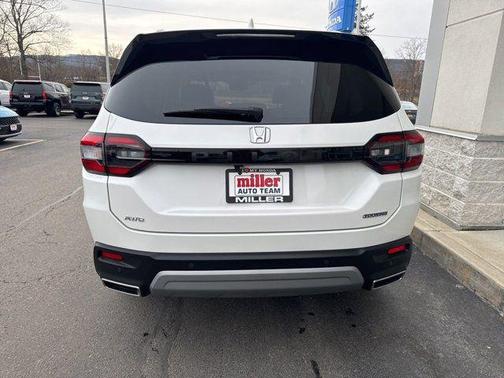 2024 Honda Pilot Touring 8-Passenger