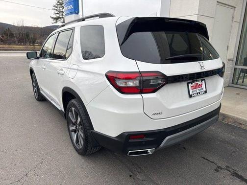 2024 Honda Pilot Touring 8-Passenger