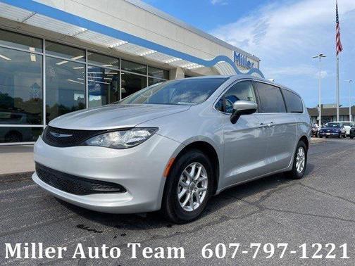 2022 Chrysler Voyager LX