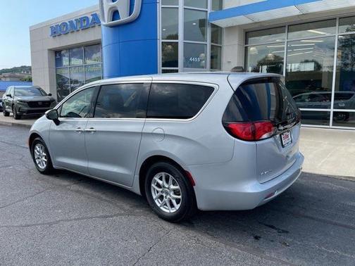2022 Chrysler Voyager LX