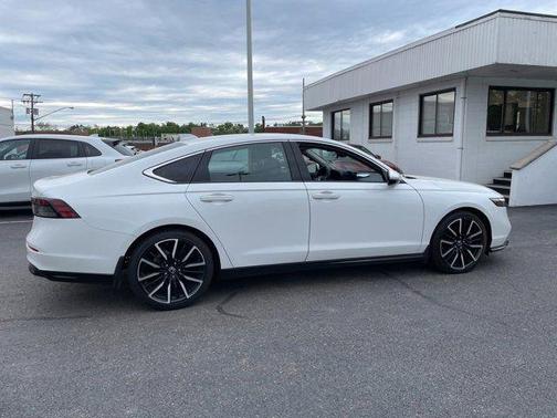 Platinum White Pearl 2023 Honda Accord Hybrid Touring