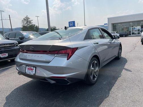2022 Hyundai ELANTRA Limited