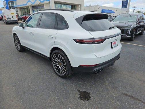 2022 Porsche Cayenne Cayenne
