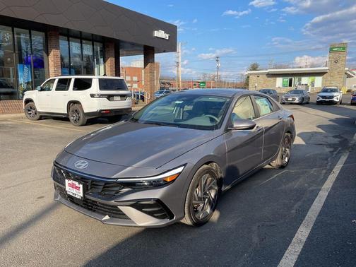 Fluid Metal 2025 Hyundai ELANTRA SEL