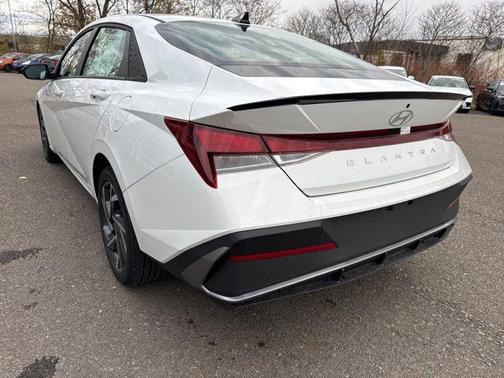 2025 Hyundai ELANTRA Sport