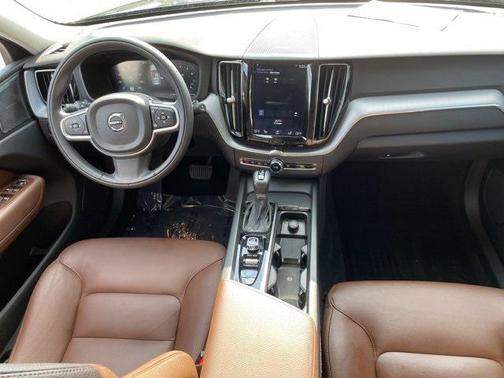 2020 Volvo XC60 T6 Momentum