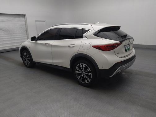 2017 INFINITI QX30 Premium
