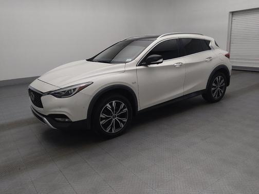 2017 INFINITI QX30 Premium