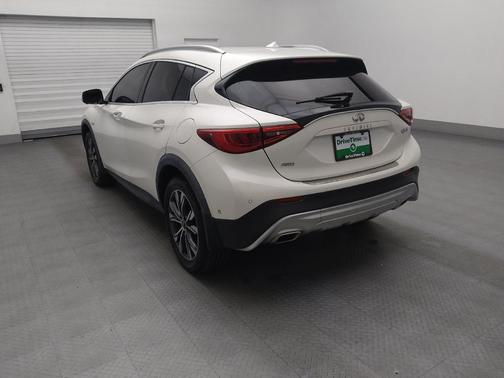 2017 INFINITI QX30 Premium