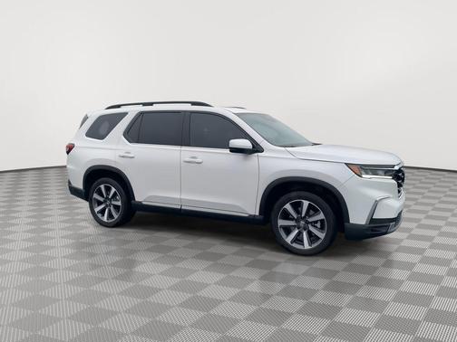 2025 Honda Pilot Touring 8-Passenger