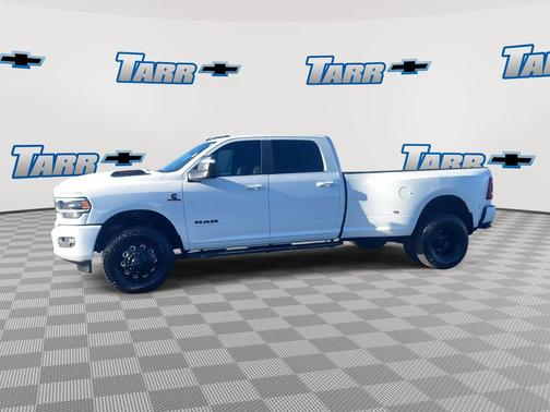 2024 RAM 3500 Laramie Crew Cab 4x4 8' Box