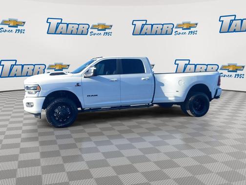 2024 RAM 3500 Laramie Crew Cab 4x4 8' Box