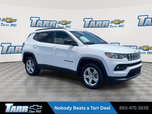 Bright White Clearcoat 2024 Jeep Compass Latitude
