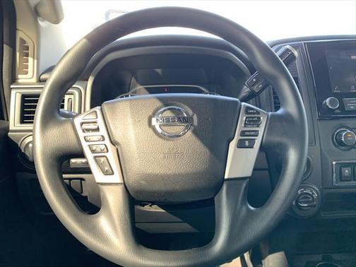 2022 Nissan Titan SV