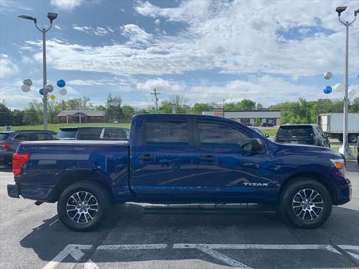 2022 Nissan Titan SV