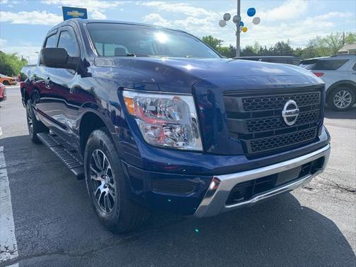 2022 Nissan Titan SV