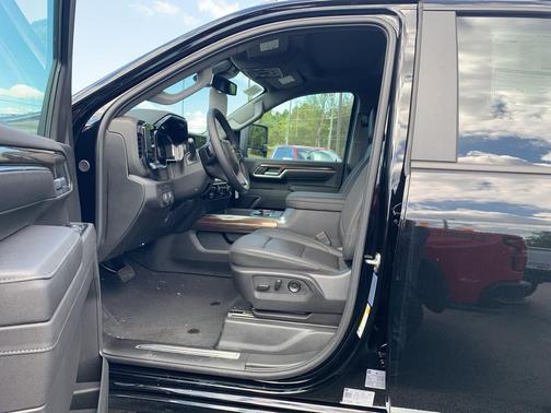 2025 Chevrolet Silverado 3500 LT